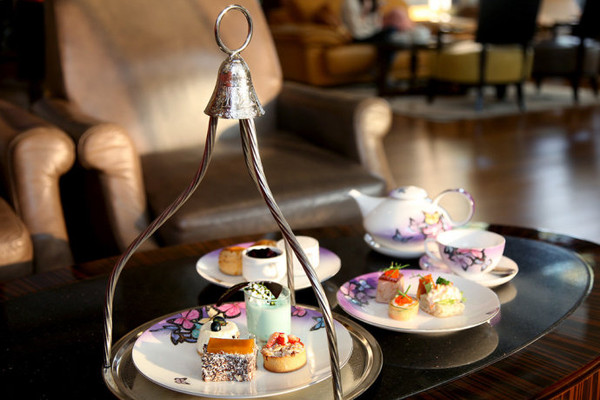 裕景大饭店的大堂酒廊品尝纯正优雅的英式下午茶,享受午后的悠闲时光