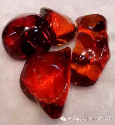 血珀有着非常悠久的历史,它的品质也可以说是全世界公认的,不但颜色