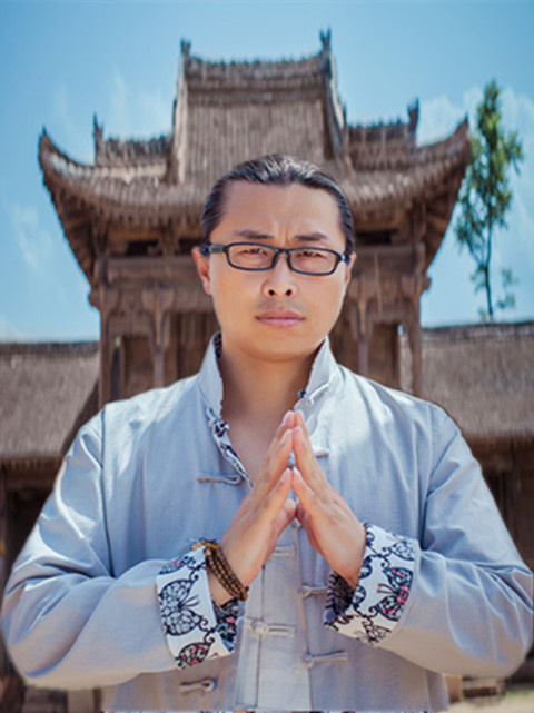 经历了从主持人到艺术总监,导演,歌手的演艺过程,代表作品《点亮希望