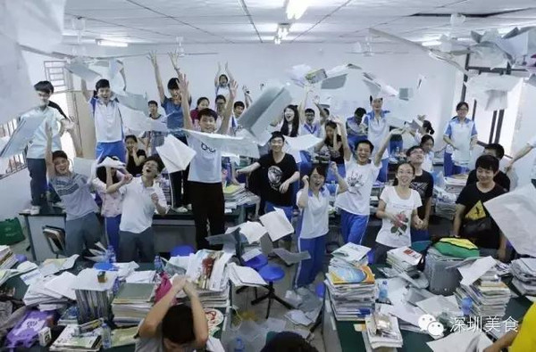 高三学子高考完即将告别苦逼岁月,进入大学殿堂,而大四,研三的毕业狗