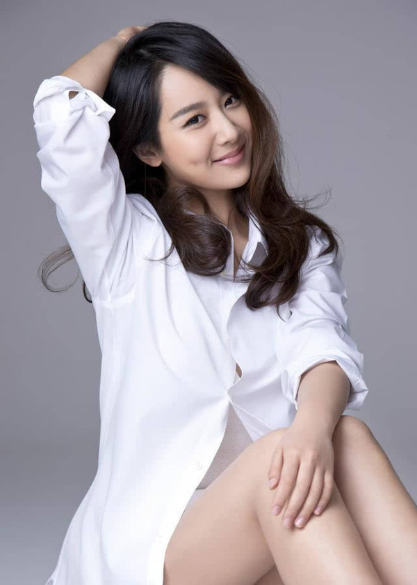 杨紫22岁,是一个女孩最美的年龄,当初《家有儿女》中那个活泼可爱