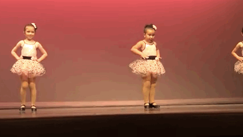 这个小女孩的舞姿实在让人心醉.