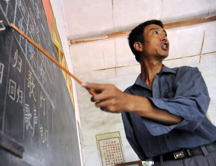 乡村教师调薪为何是 最无争议加工资