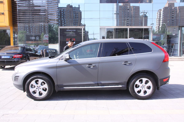 沃尔沃xc60改色案例,沃尔沃xc60改色膜 河北沃尔沃xc60汽车改色全车亚面小珠光钛灰