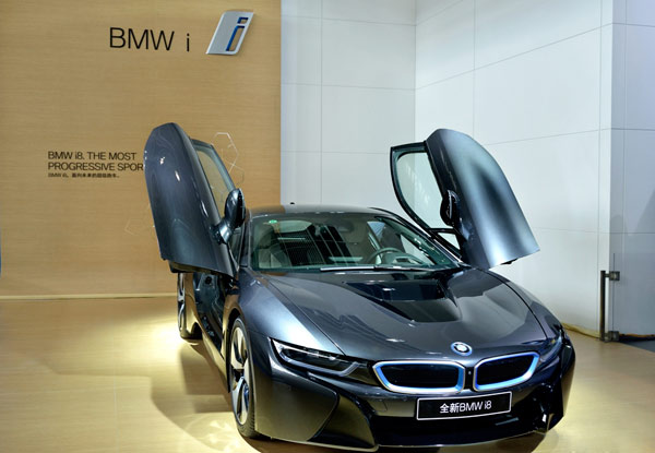 bmw-i8插电式混合动力跑车