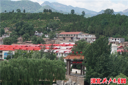 前南峪村村容整洁,村风和谐淳朴.记者 任晓彤/摄.