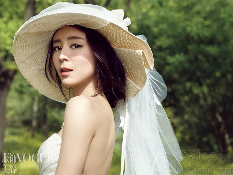 张静初婚纱大片曝光 徜徉林间宛若脱世仙子(图)