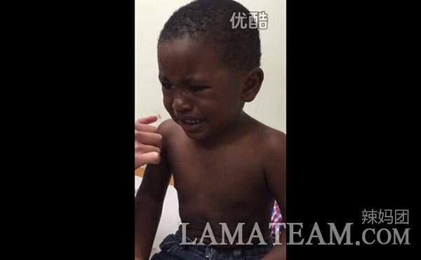 小泪水承诺前v泪水不哭,他为了强忍打针男孩内涵动画表情包段子的图片