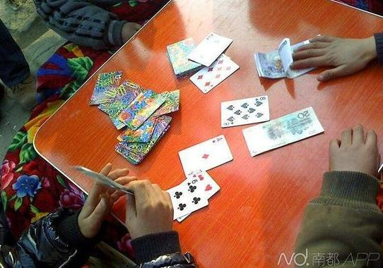 江苏8名大学生炸1元金花被拘半月,聚众赌博伤
