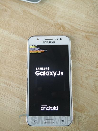 三星Galaxy J5真机照首曝:可以换电池