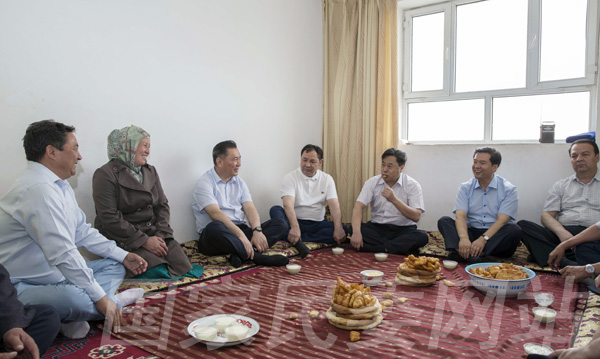 乌恰总人口_乌恰千年胡杨林(3)