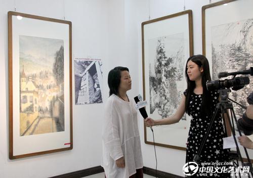 中国人民大学中国画创作与研究工件室画家师界弘接受中国文化艺术网的