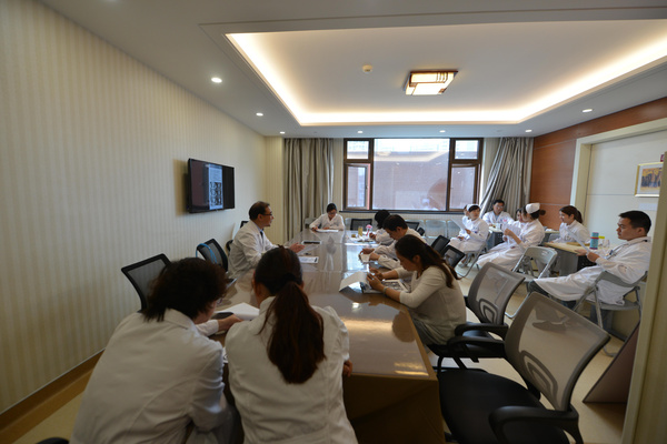 呼吸内科联合多学科参与上海市医学会病例讨论