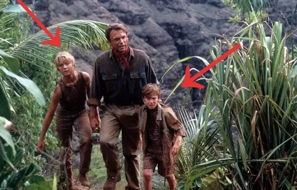 还记得当年《侏罗纪公园》被恐龙追杀的姐弟俩吗?