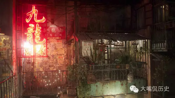 消失的黑帮天堂:香港三不管地带九龙寨城