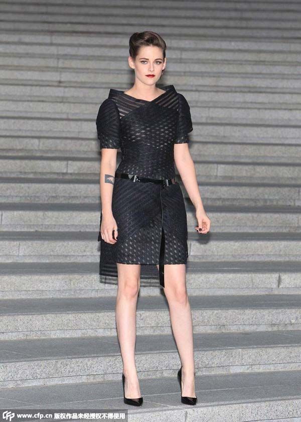 stewart)坦承女儿克里斯汀交了女朋友,对象正是前助理艾莉西亚-卡吉尔