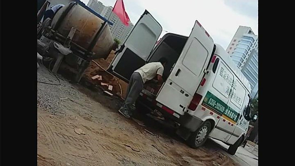 烟草公司的客户服务车,居然变身"拉砖车",这样的事发生在忻州.