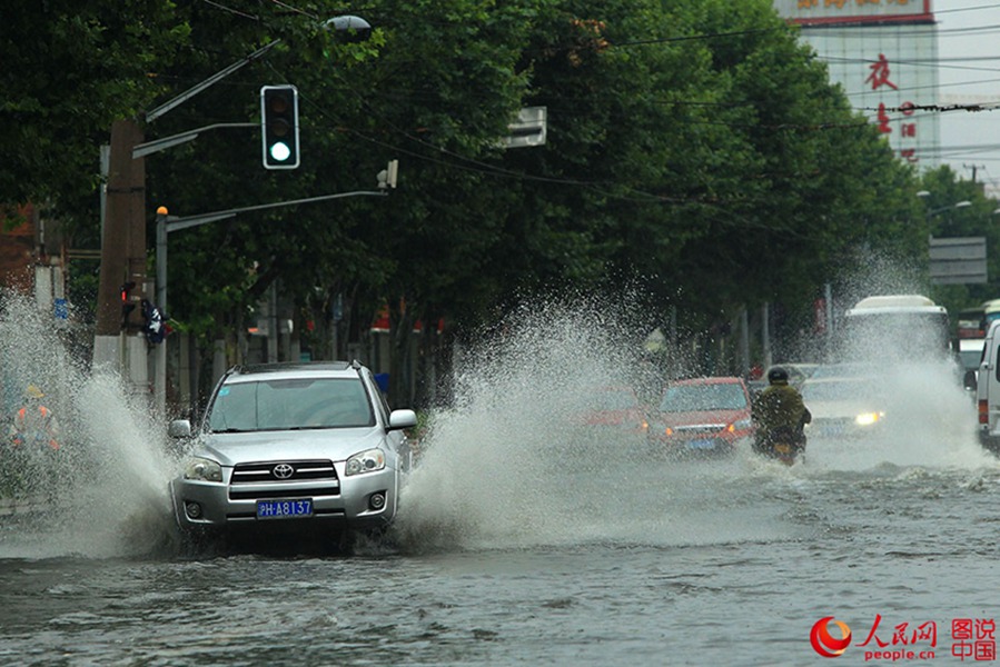 【组图】上海遭遇暴雨天气积水严重 网友发"看海"照片(组图)