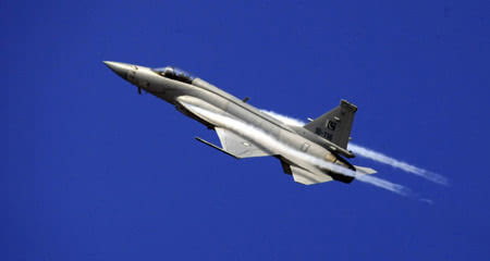 考拉军事快讯:枭龙战机首亮相巴黎航展飞行表