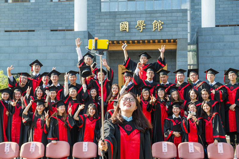 中国人民大学举行中法学院2015届学士学位授