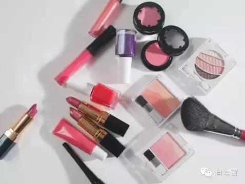 日本女性一生在化妆品方面的消费金额是?