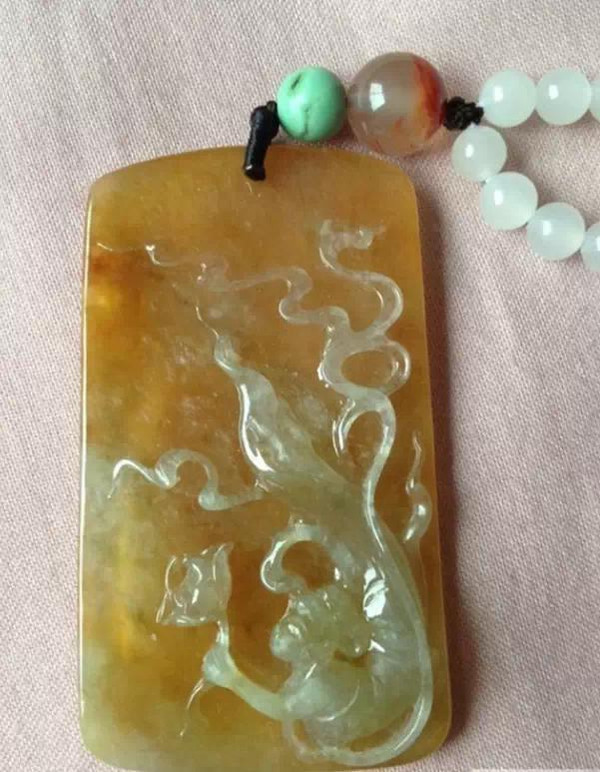 由翡翠毛料到成品一块璞玉的诞生记