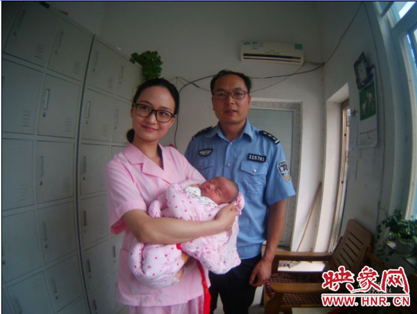 未满月男婴被遗弃树林 民警及时救助送福利院