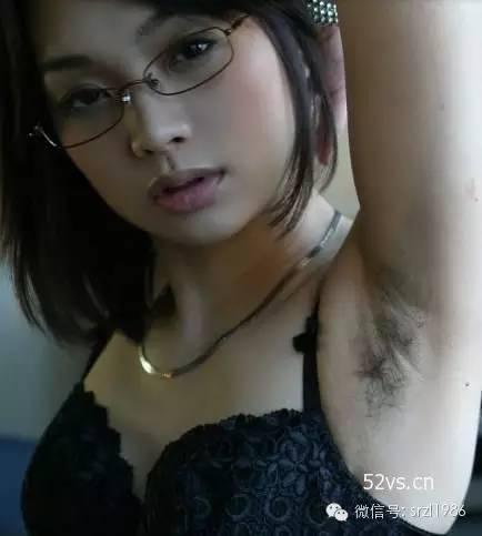 女生摸运势、女生放腋毛已OUT,肚脐晒锁骨反手明天天秤座硬币图片
