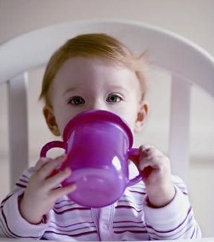 宝宝喂养:婴幼儿每天该喝多少水