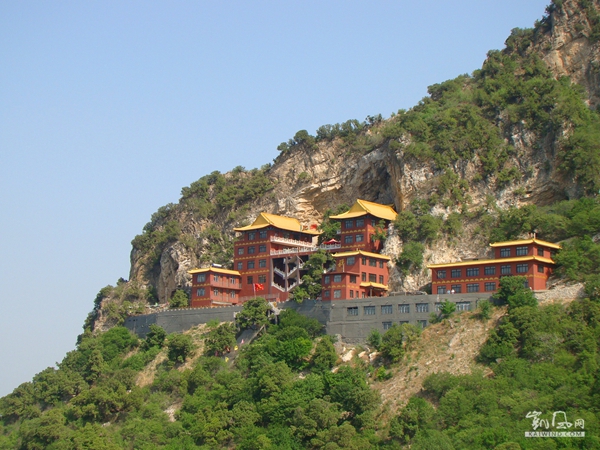 辽宁喀左龙凤山夏日的风景