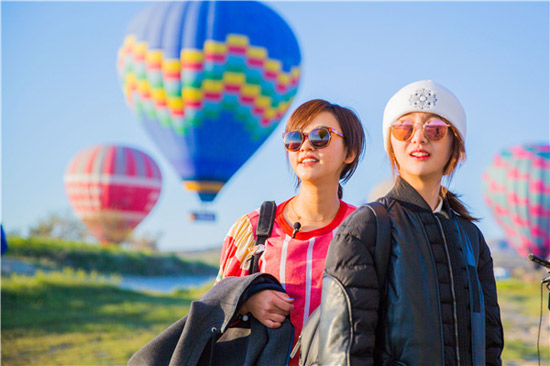 《花少》迪拜分头旅行 陈意涵郑爽成中国好闺蜜