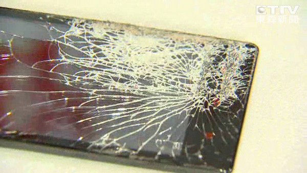 神奇碳物质!能自动修复手机破裂屏幕!