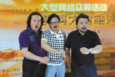 戴玉强从左至右,莫华伦,魏松即兴演唱.京华时报记者徐晓帆摄