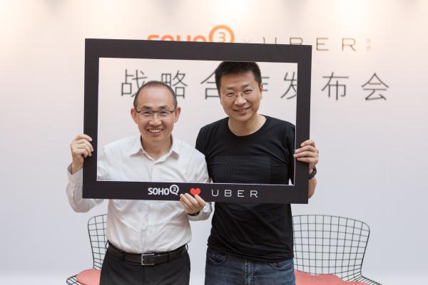 潘石屹和Uber上海分公司总司理王晓峰(右)。