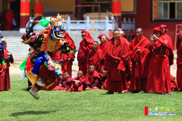 幻灭、重生--禅古寺前的藏传佛教金刚舞