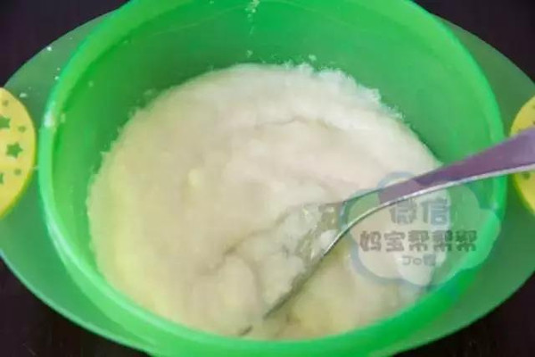 一组图看懂婴儿米粉的冲法