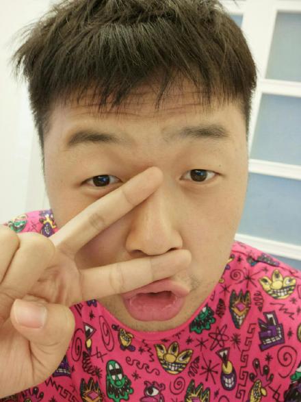 0 图片来自杜海涛微博   杜海涛25日通过微博晒出一张自己的近照,还颇