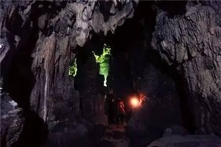探秘重庆十大恐怖洞穴!吓不死你