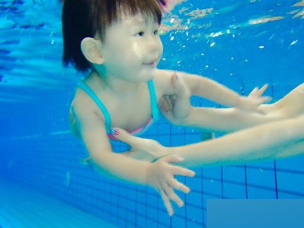 小宝宝学游泳真的好吗?