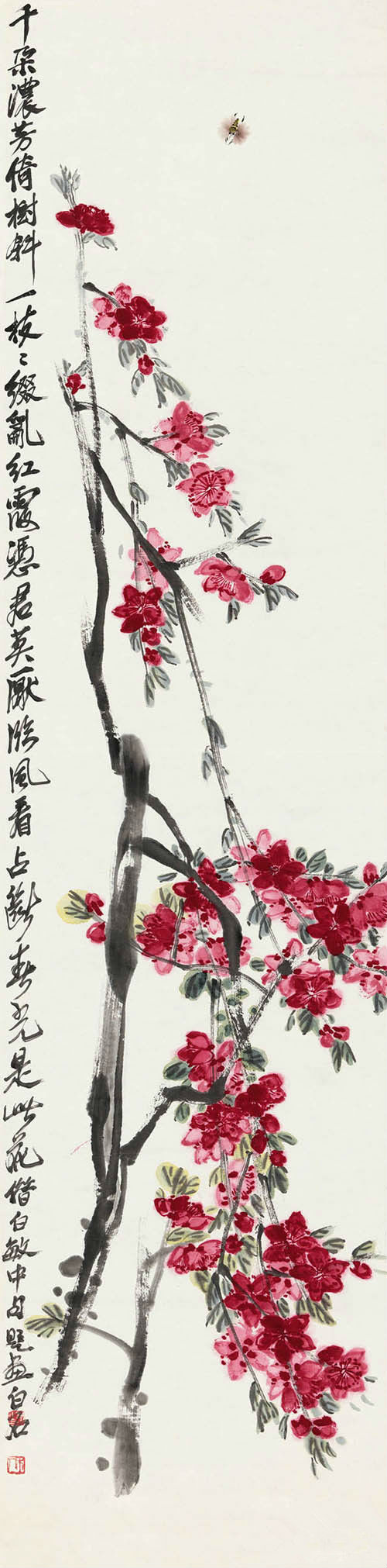 齐白石 《桃花蜜蜂》 134.5 × 33 cm