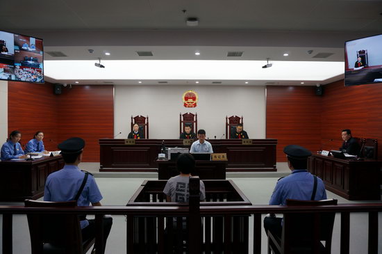 禁毒日,亳州中院在该院第一科技法庭公开开庭审理被告人王某涉嫌贩卖
