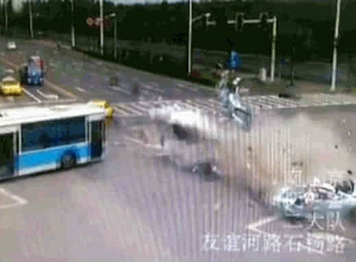 南京宝马司机涉嫌交通肇事罪被捕 最重可判死