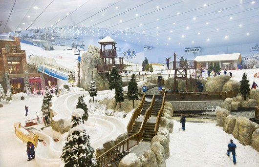 图片说明：位于迪拜的阿联酋购物 可容纳1200家店铺，这里拥有中东地区室内滑雪场。（网页截图）