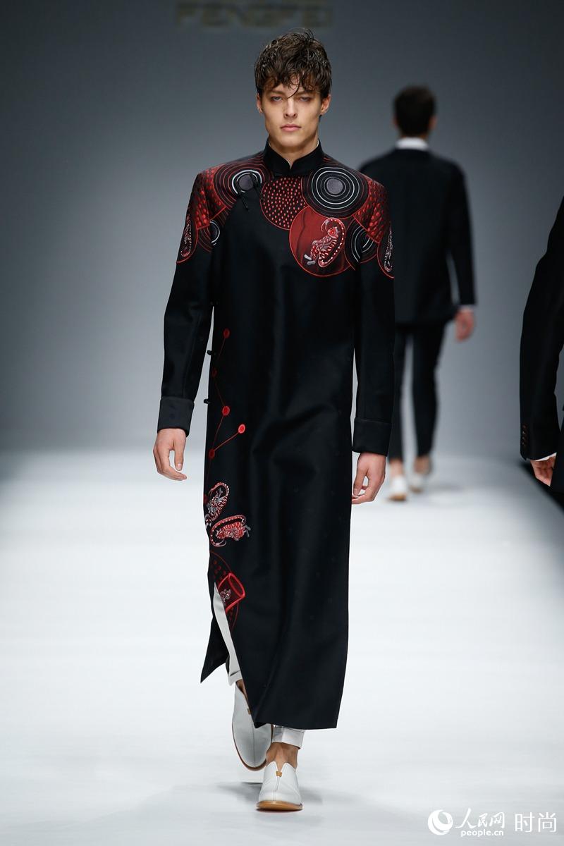 2015年6月23日,中国设计师曾凤飞携2016春夏作品登陆米兰男装周.