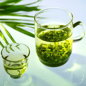 一杯绿茶清凉解暑,还有益于身体健康; 夏季防暑,治疗中暑神药,外用