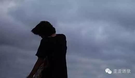 变化二:心事重重,神情恍惚,情绪变得喜怒无常,常发莫名其妙的火
