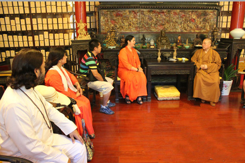 印度禅宗巡礼团一行143人参访少林寺