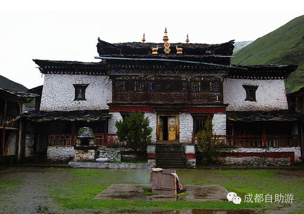 藏在村中的金龙寺,让人们一直在这里修行,找到一份心灵的寄托,仿佛