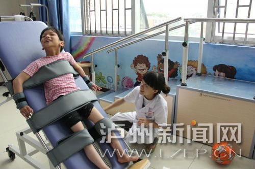 龙马潭区开展脑瘫残疾人免费康复训练 30余名脑瘫患儿获救助(图)-搜狐滚动