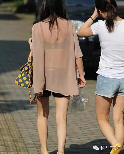 女人穿衣千万别太透,男人无法直视!